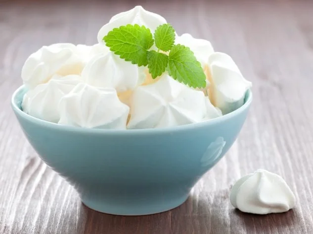 Rezept: Baiser-Masse kalt geschlagen Baiser-Masse kalt geschlagen - Rezept