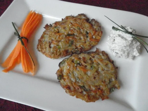 Rezept: Gemüseschnitzel mit Schmand - Röstzwiebel - Dip ... oder die Reste von gestern ;-) Gemüseschnitzel mit Schmand - Röstzwiebel - Dip ... oder die Reste von gestern ;-) - Rezept