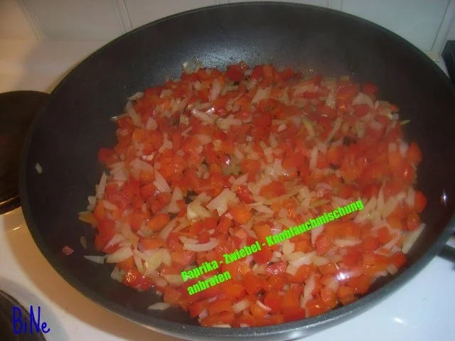 Rezept: BiNe` S PAPRIKA - PESTO MIT RAVIOLI Bild Nr. 3 BiNe` S PAPRIKA - PESTO MIT RAVIOLI - Rezept - Bild Nr. 3