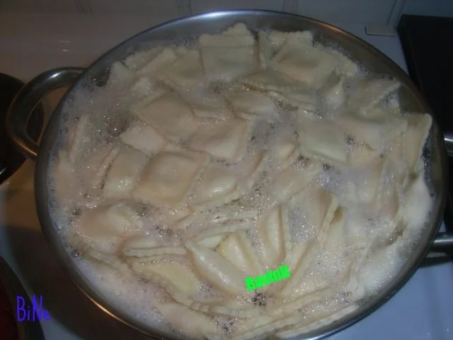 Rezept: BiNe` S PAPRIKA - PESTO MIT RAVIOLI Bild Nr. 4 BiNe` S PAPRIKA - PESTO MIT RAVIOLI - Rezept - Bild Nr. 4