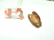 Datteln in Speckmantel mit Mandel - Rezept