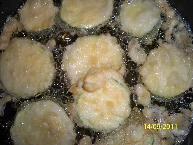 teigummantelte kürbisblütenfrucht aus dem heißen ölbad - Rezept - Bild Nr. 5