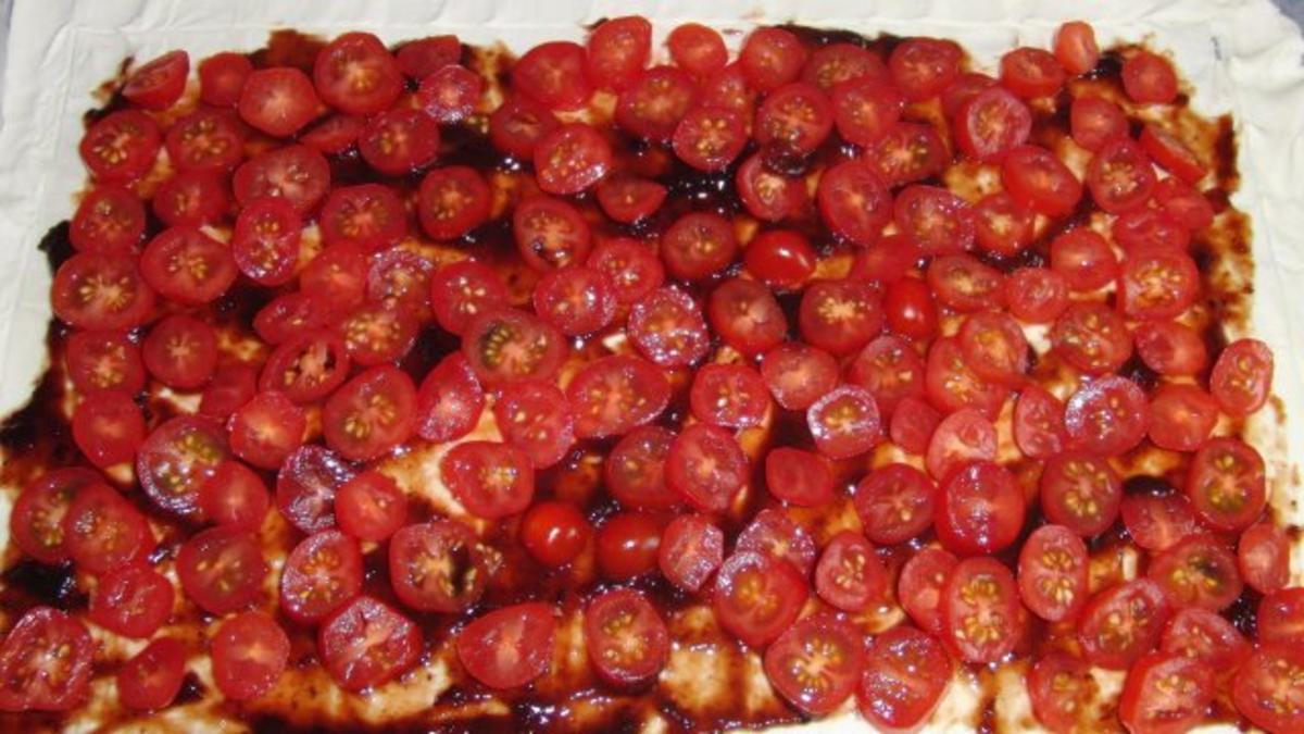 Blätterteig mit Tomate und Ziegenfrischkäse - Rezept - Bild Nr. 4