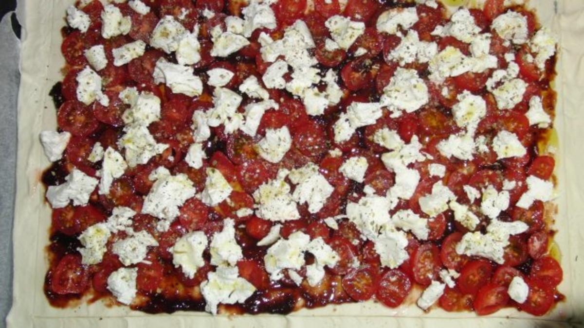 Blätterteig mit Tomate und Ziegenfrischkäse - Rezept - Bild Nr. 6
