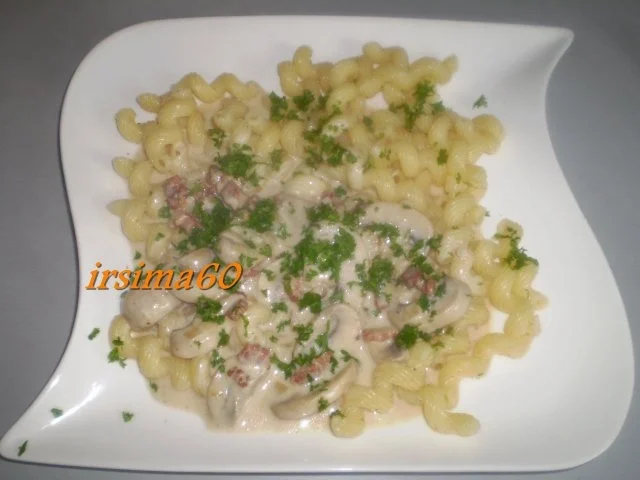 Rezept: Cellentani an Champignon - Sahne - Soße Bild Nr. 2 Cellentani an Champignon - Sahne - Soße - Rezept - Bild Nr. 2