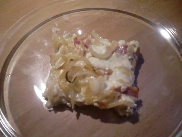 Flammkuchen mit Zwiebeln, Speck und Quarkcreme - Rezept - Bild Nr. 3