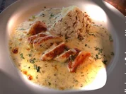 Huehnerbrust-Emincer auf Kraeuterbuttersauce und Pilaf-Reis - Rezept