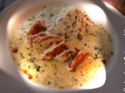 Huehnerbrust-Emincer auf Kraeuterbuttersauce und Pilaf-Reis - Rezept