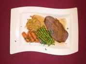 Rinderbraten in Barolojus an Artischockenpüree und feinem Gemüse - Rezept
