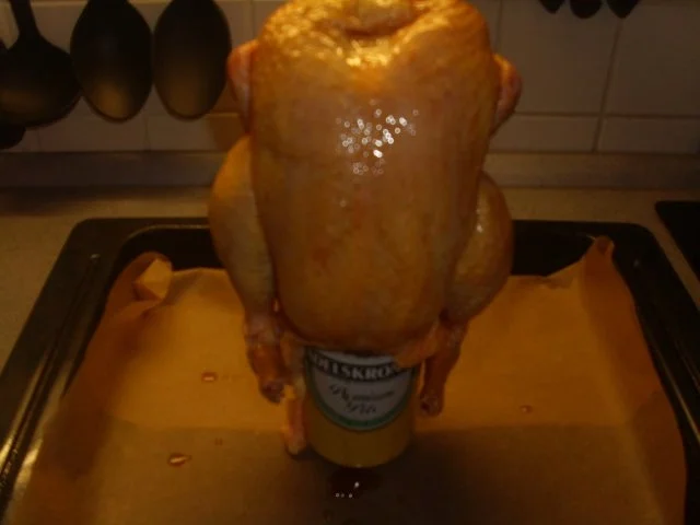 Hühnchen sitzt auf einer Bierdose - Rezept - Bild Nr. 3