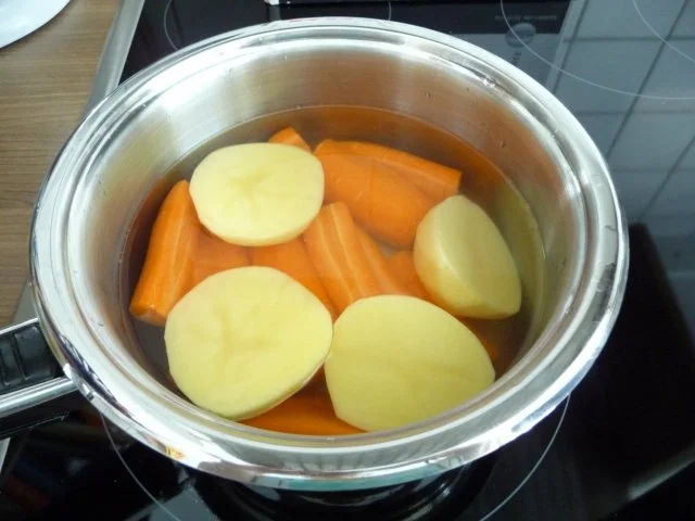 Rezept: Resteverwertung : Putenbraten vom Vortag mit Kartoffeln und Salat Bild Nr. 5 Resteverwertung : Putenbraten vom Vortag mit Kartoffeln und Salat - Rezept - Bild Nr. 5