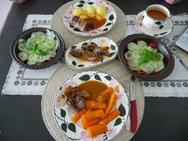 Rezept: Resteverwertung : Putenbraten vom Vortag mit Kartoffeln und Salat Resteverwertung : Putenbraten vom Vortag mit Kartoffeln und Salat - Rezept