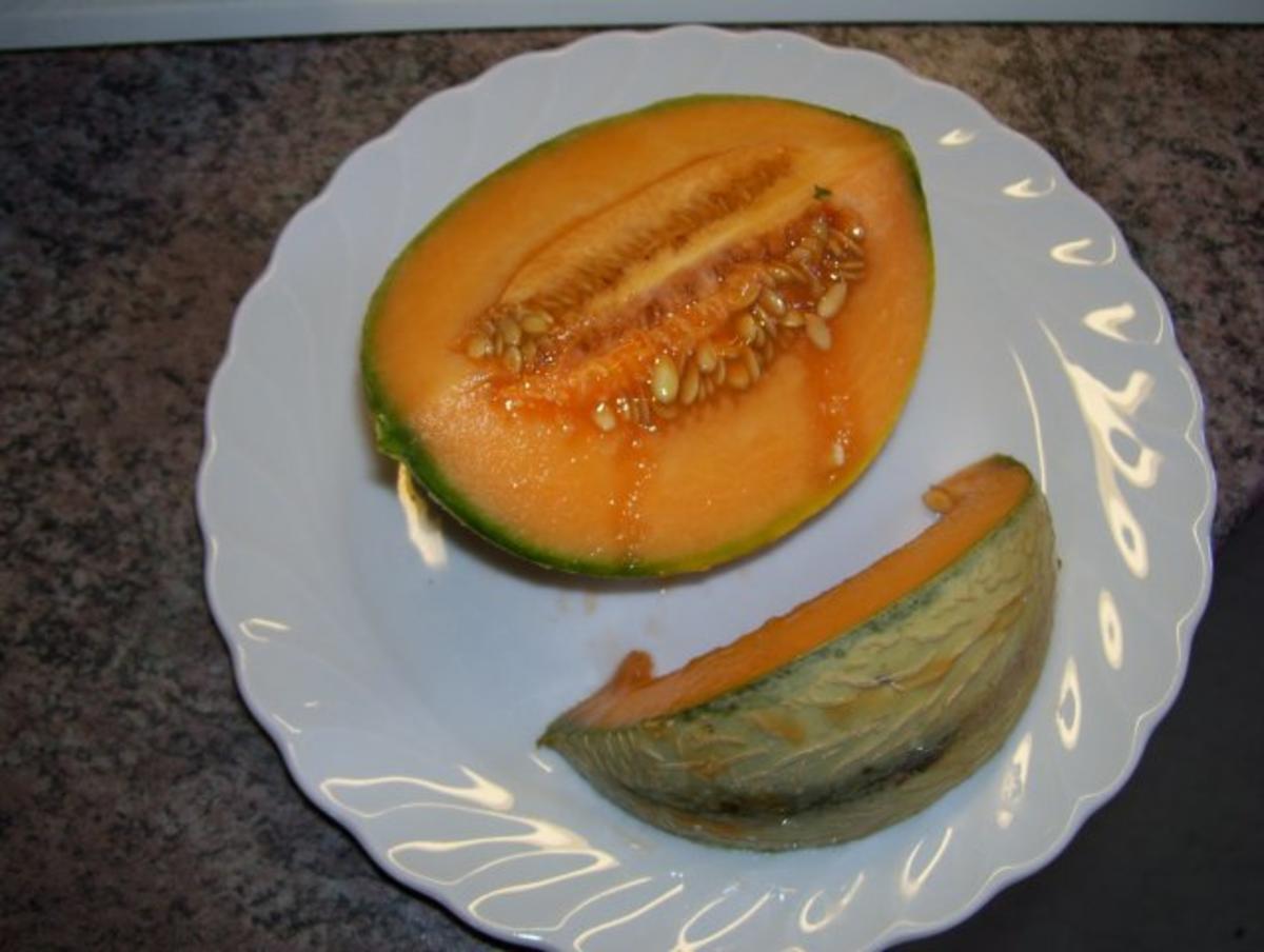 Avocado mit charentais Melone auf Rucola gebettet - Rezept - Bild Nr. 2