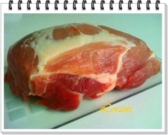 Schweinegulasch mit Schweinefleisch – aus der Schulter und rote ...