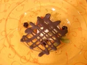 Champagnercreme-Biskuit an zartbitterem Kirschspiegel - Rezept