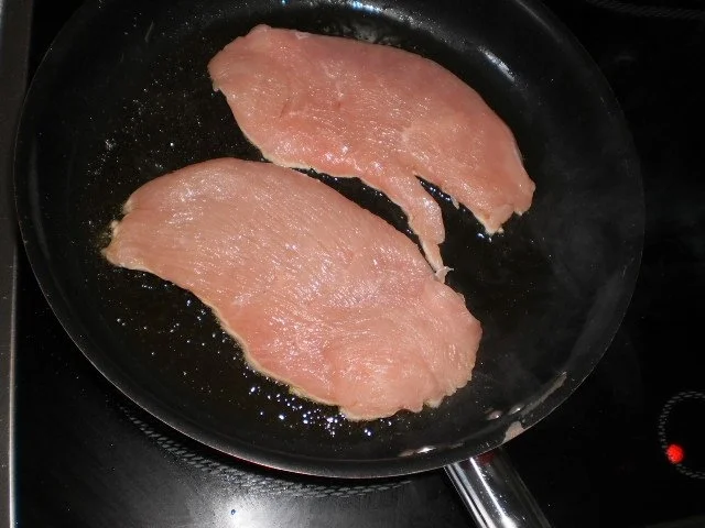 Gratinierte Schnitzel à la Tomate-Mozzarella - Rezept - Bild Nr. 3