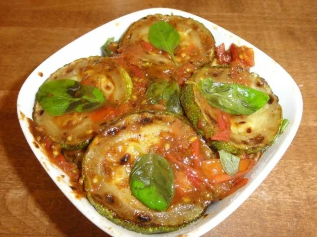 Zucchini in Tomatensugo - Rezept