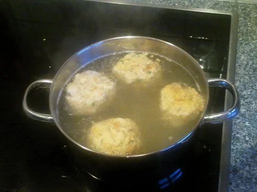 Rezept: Original Allgäuer Semmelknödel Bild Nr. 9 Original Allgäuer Semmelknödel - Rezept - Bild Nr. 9