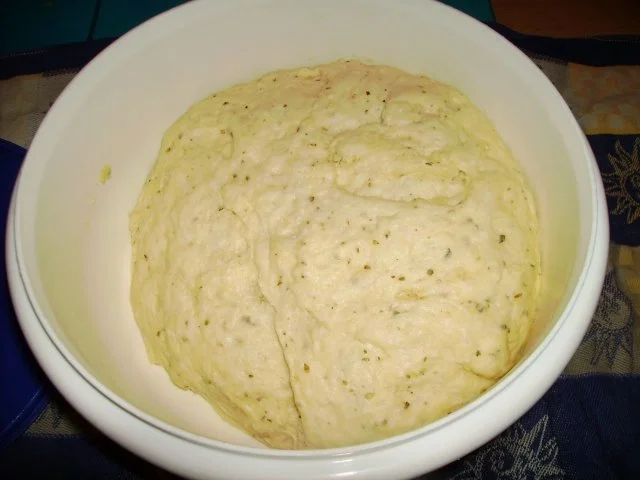 Pizza Pizza :-) Tonno Cipolla e Salami - Rezept - Bild Nr. 2