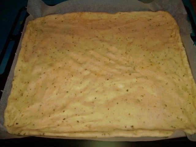 Pizza Pizza :-) Tonno Cipolla e Salami - Rezept - Bild Nr. 3