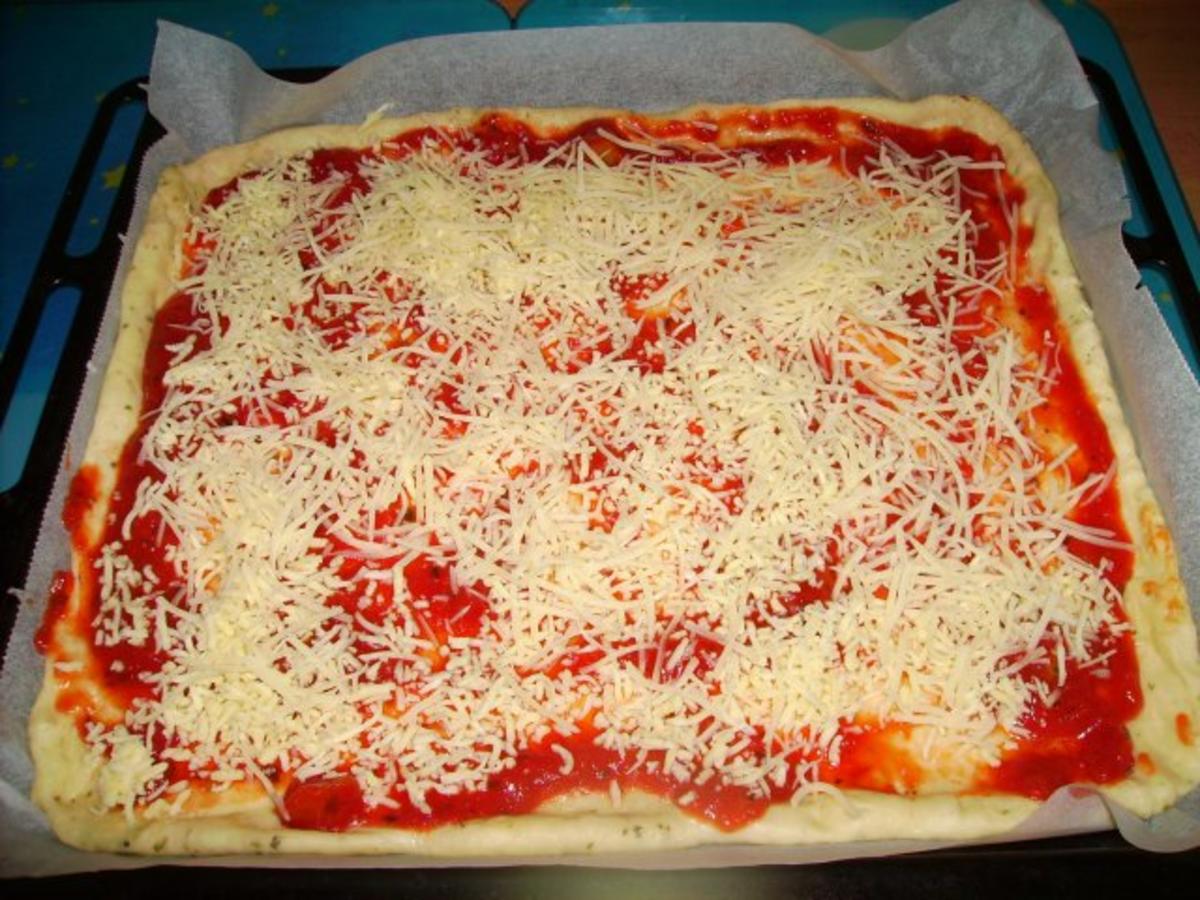 Pizza Pizza :-) Tonno Cipolla e Salami - Rezept - Bild Nr. 5