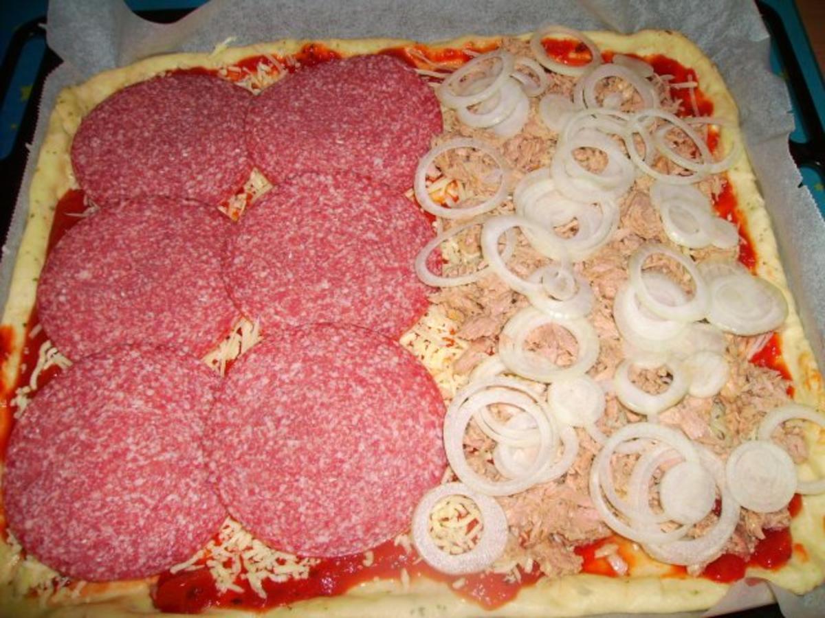 Pizza Pizza :-) Tonno Cipolla e Salami - Rezept - Bild Nr. 6