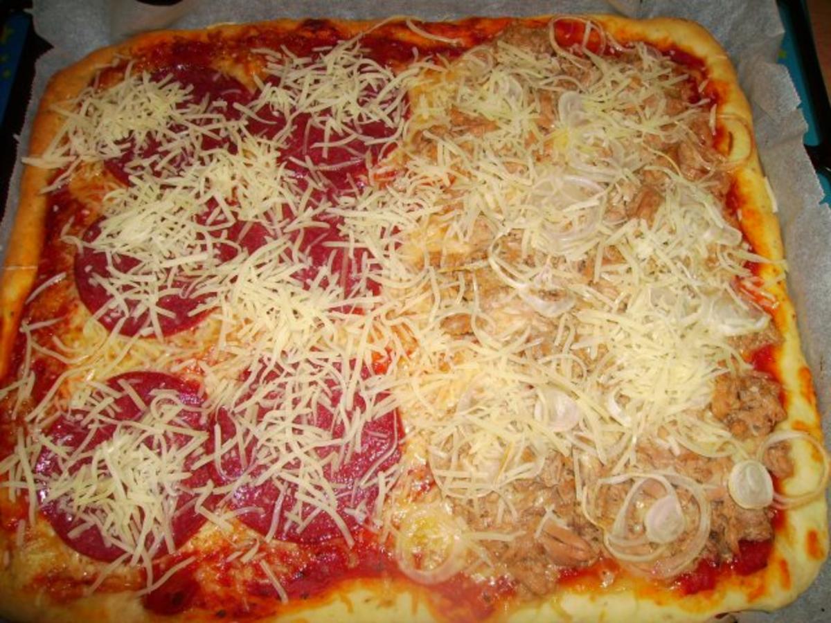 Pizza Pizza :-) Tonno Cipolla e Salami - Rezept - Bild Nr. 8