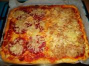 Pizza Pizza :-) Tonno Cipolla e Salami - Rezept