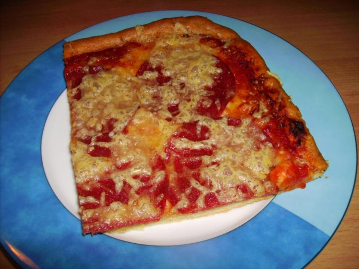 Pizza Pizza :-) Tonno Cipolla e Salami - Rezept - Bild Nr. 12