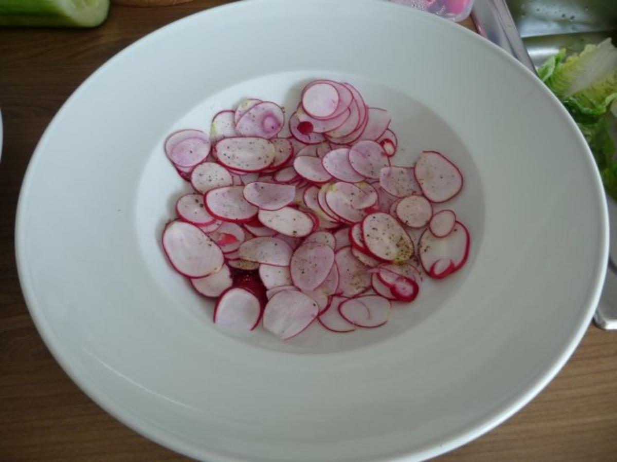 Salat : Großer Salatteller mit Wurstkraken - Rezept - Bild Nr. 3