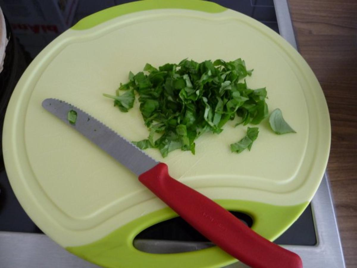 Salat : Großer Salatteller mit Wurstkraken - Rezept - Bild Nr. 7