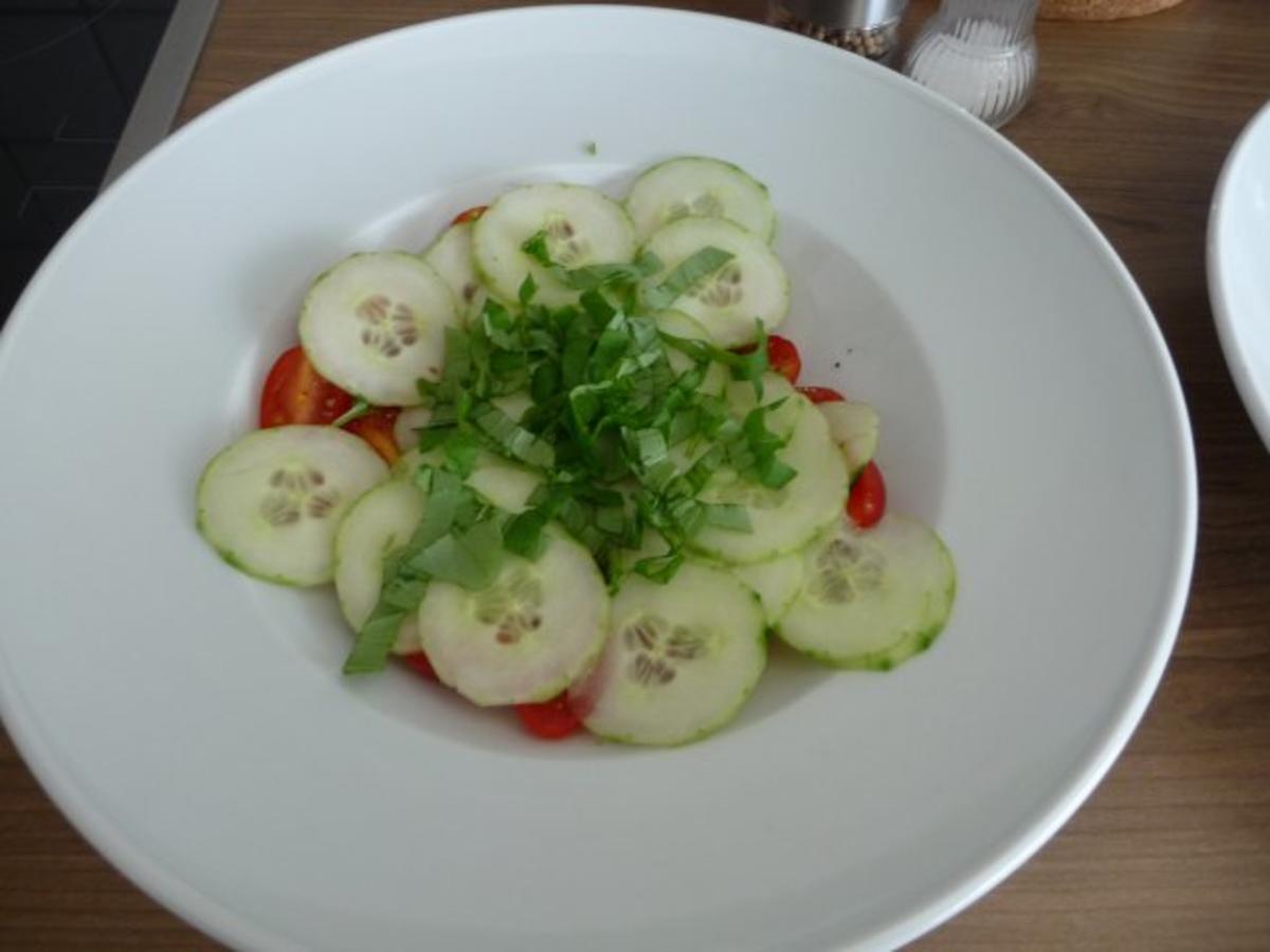Salat : Großer Salatteller mit Wurstkraken - Rezept - Bild Nr. 8