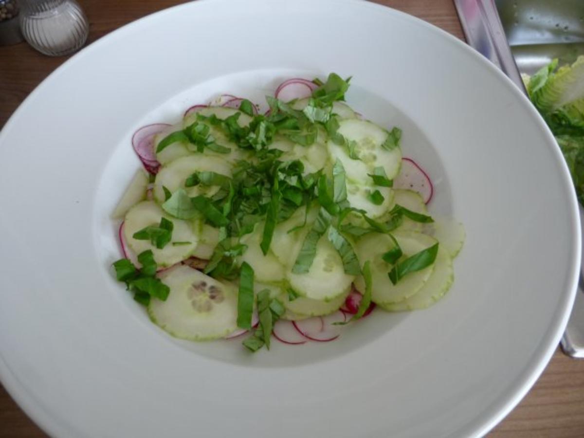 Salat : Großer Salatteller mit Wurstkraken - Rezept - Bild Nr. 9