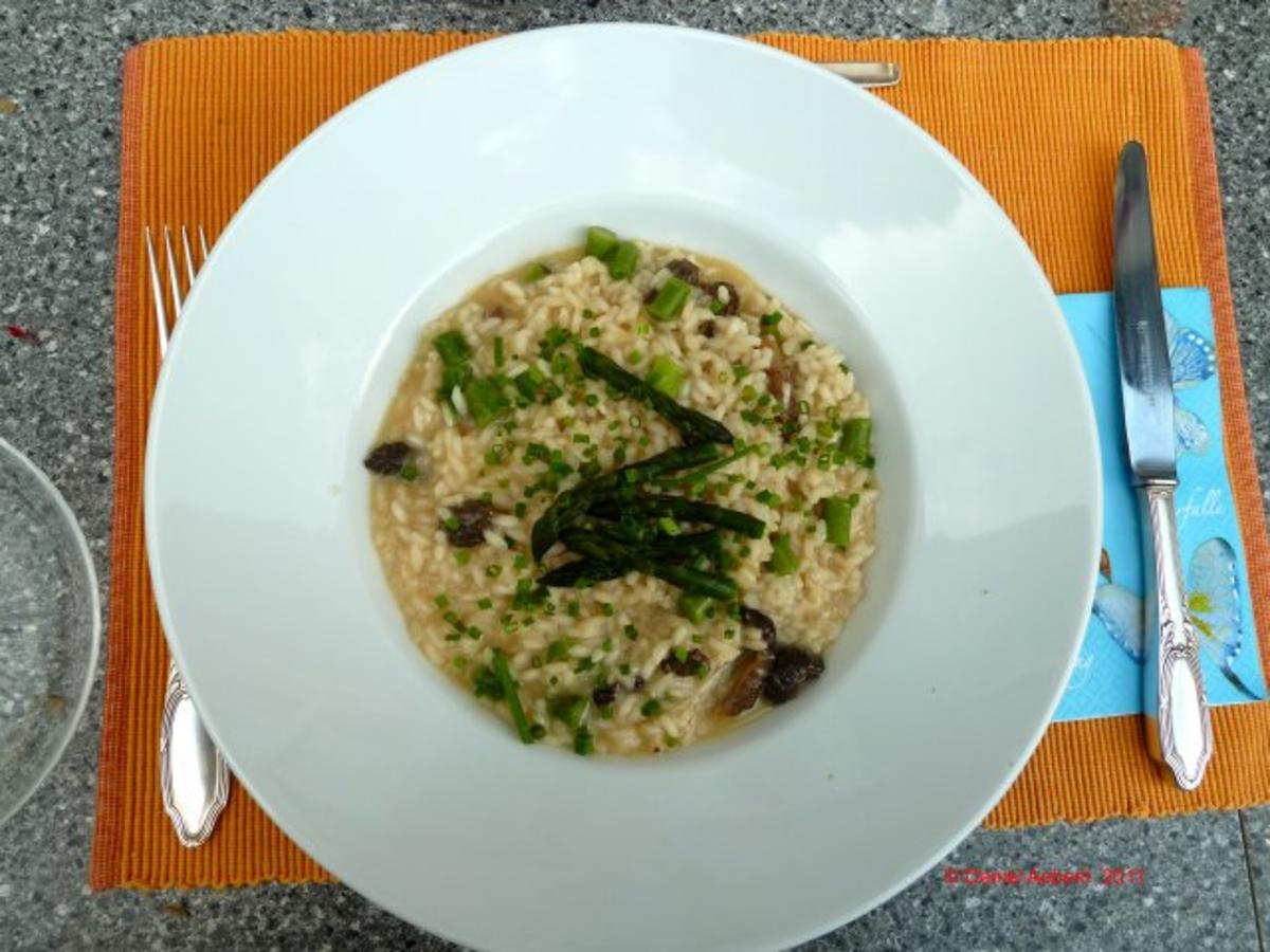 FRÜHLINGSRISOTTO  MIT MORCHELN UND GRÜNEN SPARGELN - Rezept - Bild Nr. 3