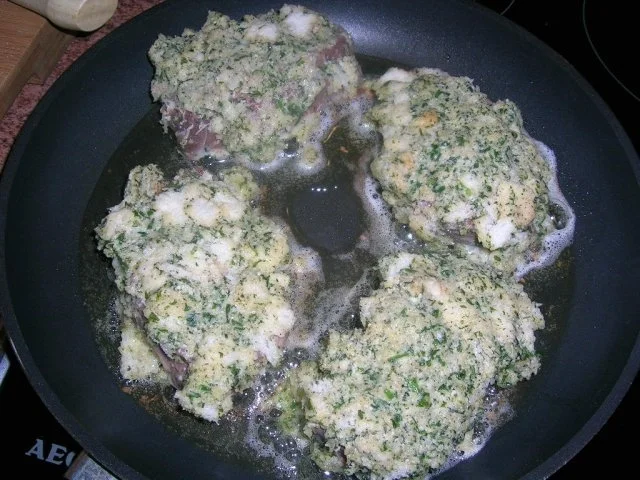 Wildschweinrücken in Kräutercrumble mit cremiger Polenta - Rezept - Bild Nr. 5