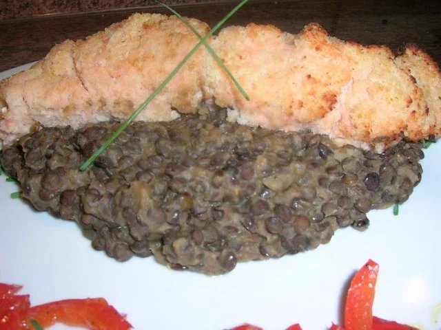 Lachsfilet mit Meerrettichkruste auf grünen Linsen - Rezept - Bild Nr. 2