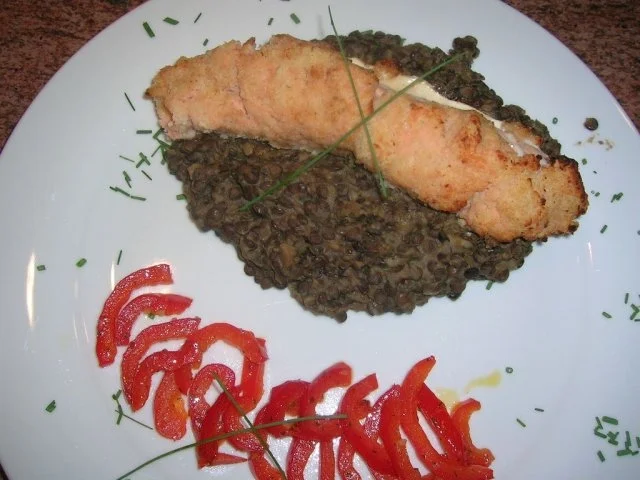 Lachsfilet mit Meerrettichkruste auf grünen Linsen - Rezept - Bild Nr. 3