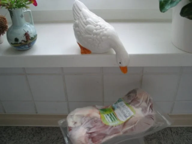 Rezept: Geflügel: Entenkeulen in Weinbeerensahne Geflügel: Entenkeulen in Weinbeerensahne - Rezept