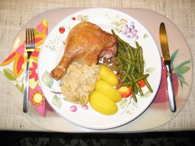 Rezept: Geflügel: Entenkeulen in Weinbeerensahne Bild Nr. 7 Geflügel: Entenkeulen in Weinbeerensahne - Rezept - Bild Nr. 7