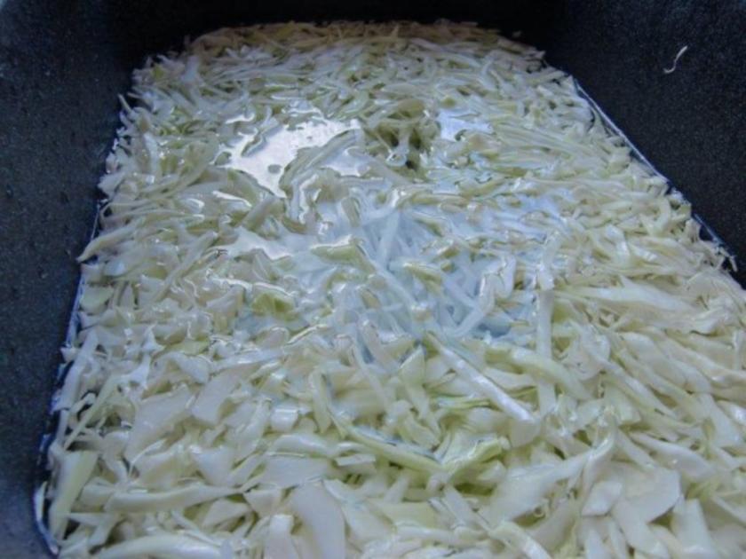 Schmorkohl mit Frikadellen und Salzkartoffeln - einfach - 69 kcal/100g