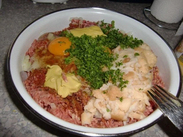 Schmorkohl mit Frikadellen und Salzkartoffeln - Rezept - Bild Nr. 7