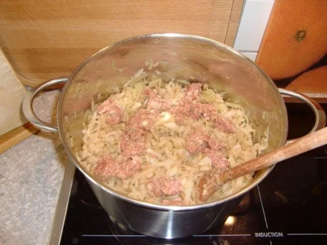 Schmorkohl mit Frikadellen und Salzkartoffeln - Rezept - Bild Nr. 8