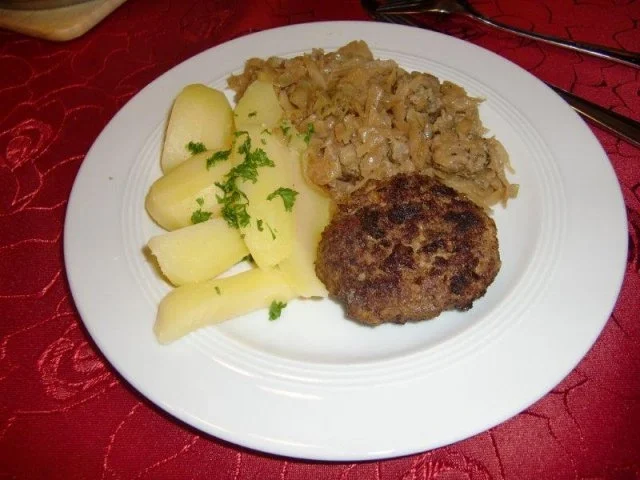 Schmorkohl mit Frikadellen und Salzkartoffeln - Rezept - Bild Nr. 11