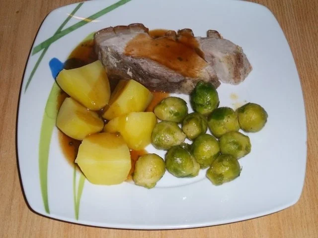 Rezept: Schweinebraten mit Rosenkohl Schweinebraten mit Rosenkohl - Rezept
