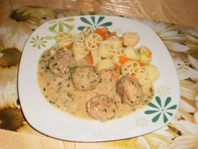 Nudeln mit Hackbällchen - Rezept
