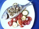 Dorade mit Kräuterpaste auf Zucchini-Tomatengemüse - Rezept