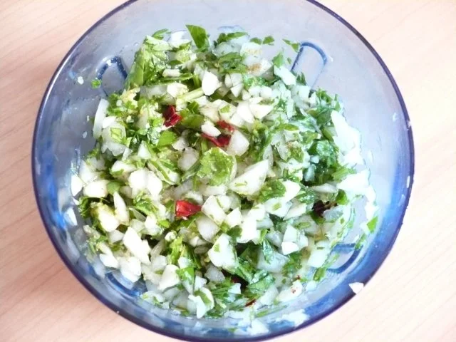 Dorade mit Kräuterpaste auf Zucchini-Tomatengemüse - Rezept - Bild Nr. 3