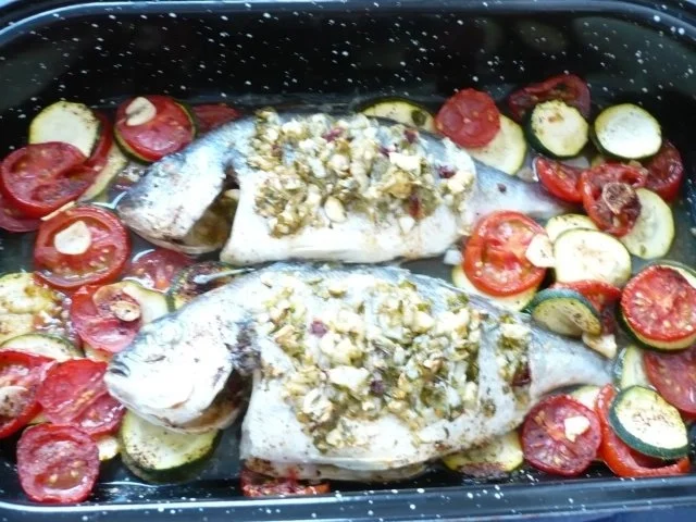Dorade mit Kräuterpaste auf Zucchini-Tomatengemüse - Rezept - Bild Nr. 7