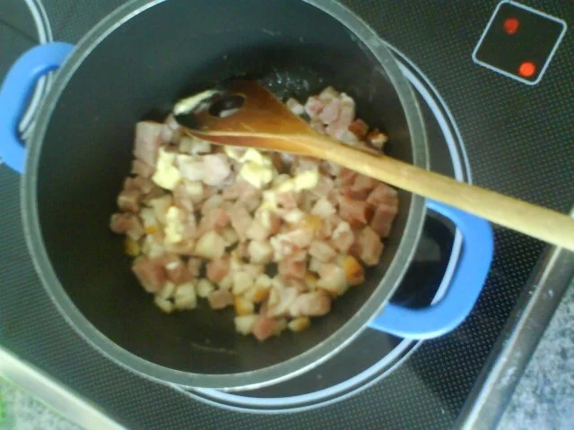 Rezept: Gratinierter Broccoli mit Schinkennudeln Bild Nr. 3 Gratinierter Broccoli mit Schinkennudeln - Rezept - Bild Nr. 3