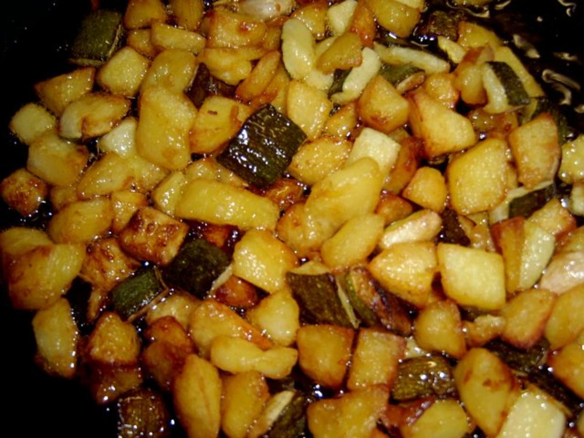 Fritierte Kartoffel- und Zucchiniwürfel - Rezept - Bild Nr. 2